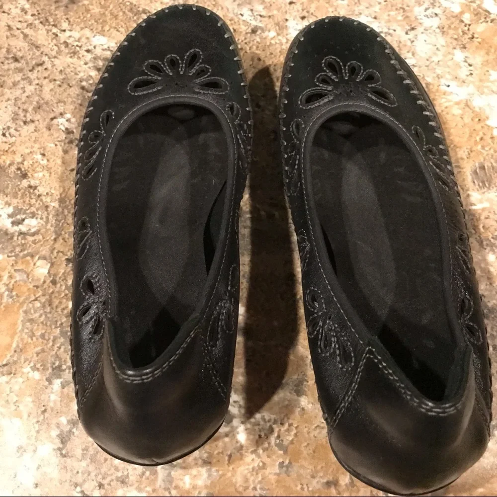 Earth Black Leather Shoes - Picture 7 of 11
